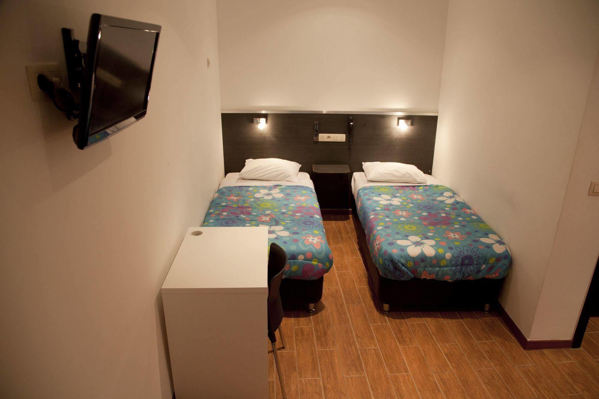 Hotel Barry 2*