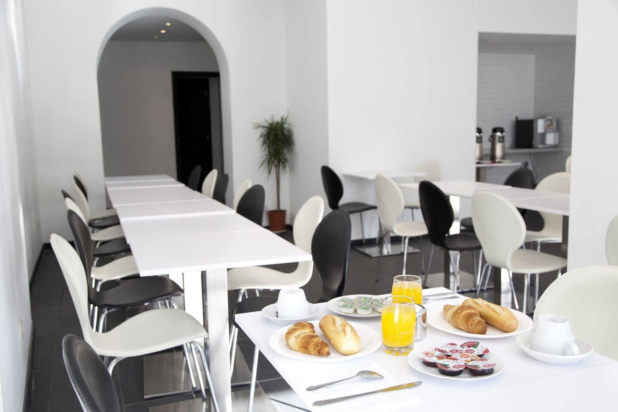 Hotel Barry 2*