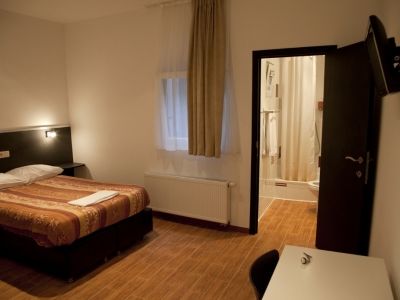 Barry 2* Bruselas